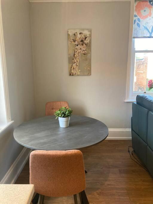 Stylish Flat In Yeovil Somerset Exterior foto